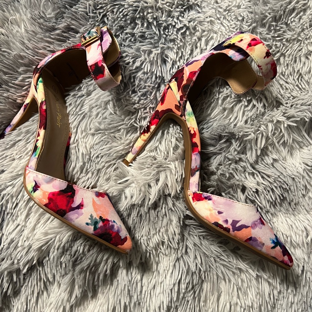 Stunning Floral Heels 🔥